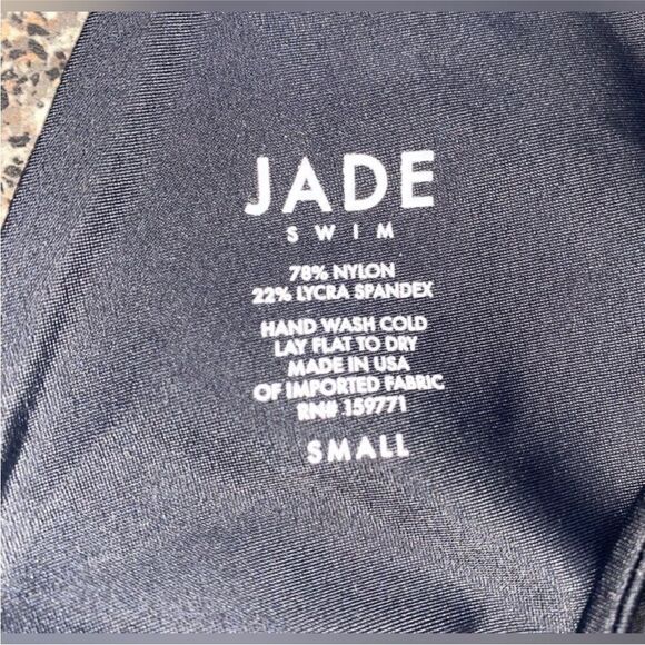 Jade Swim NWT Gia Halter Neck Bikini Top Black
Size Small - Picture 9 of 9